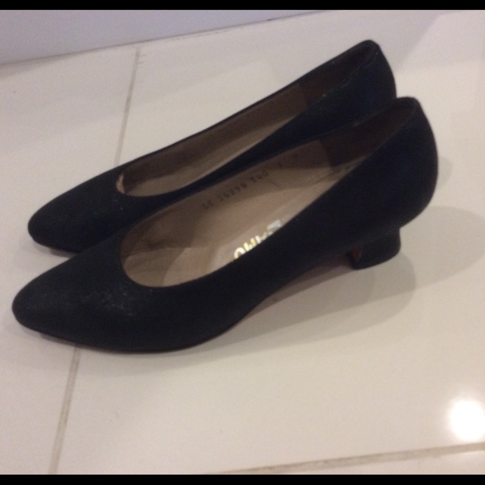 Salvatore Ferragamo Black Heels - Picture 2 of 4